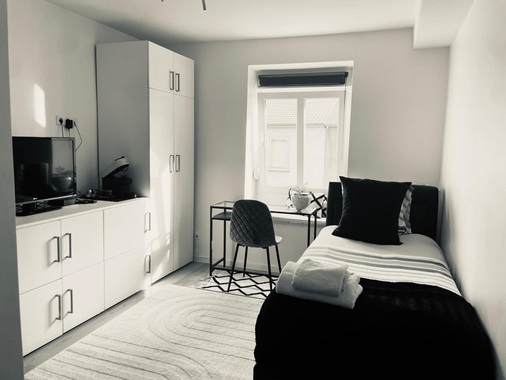 Bright Single In * Luxembourg